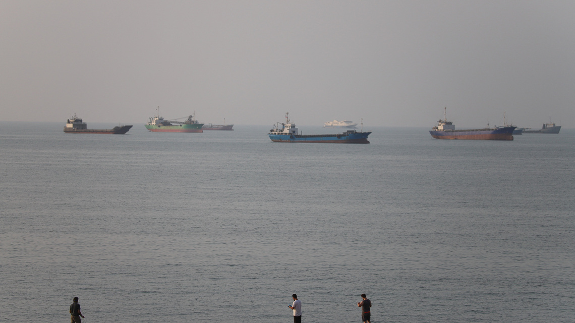 Qatar brings LNG tankers into Hormuz despite shipping slowdown 