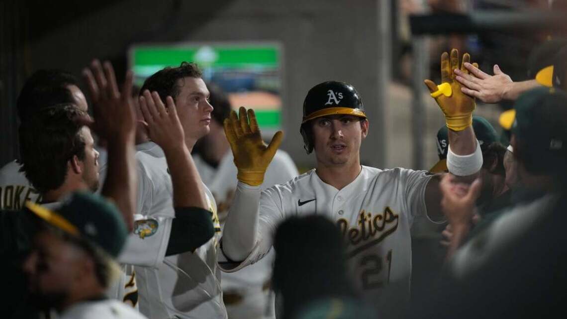 A's continue HR barrage against Brewers to even series 
