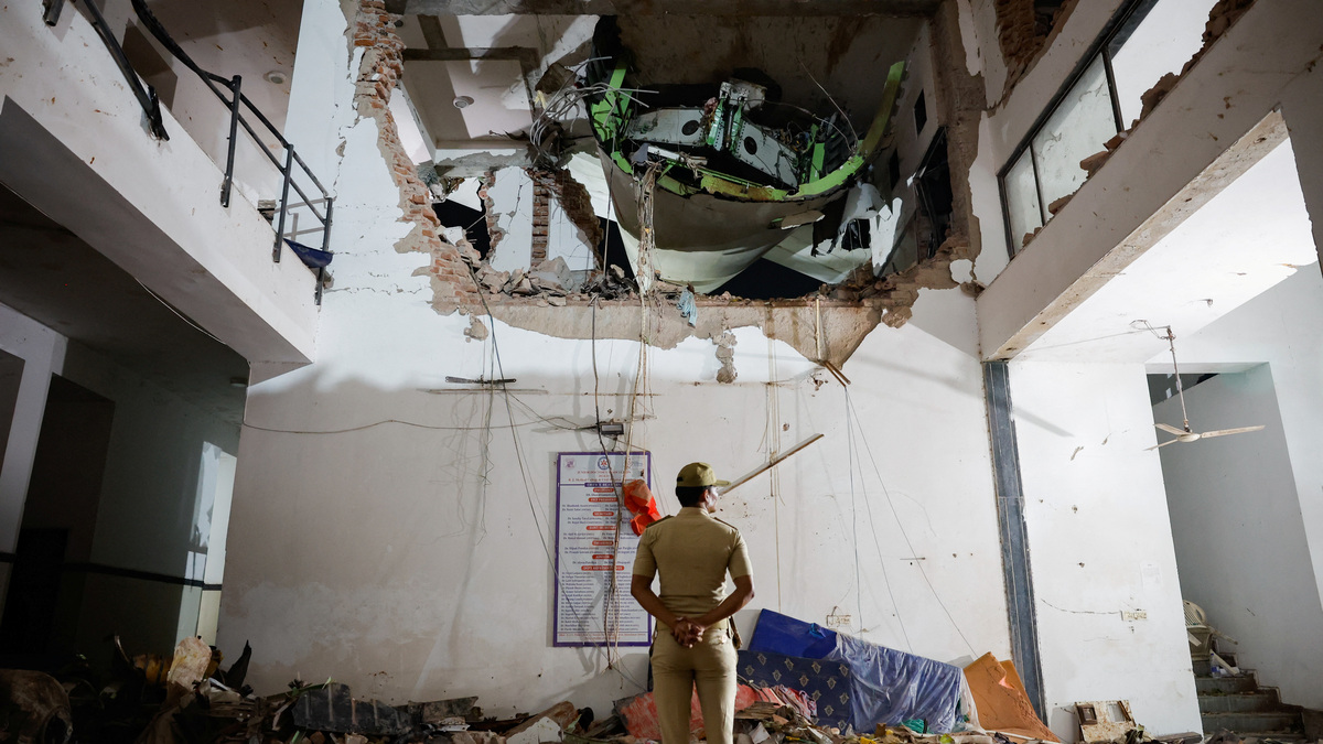 FILE PHOTO: A police officer stands in front of the wreckage of an Air India aircraft, bound for London's Gatwick Airport, which crashed during take-off from an airport in Ahmedabad, India June 12, 2025. REUTERS/Adnan Abidi/File Photo