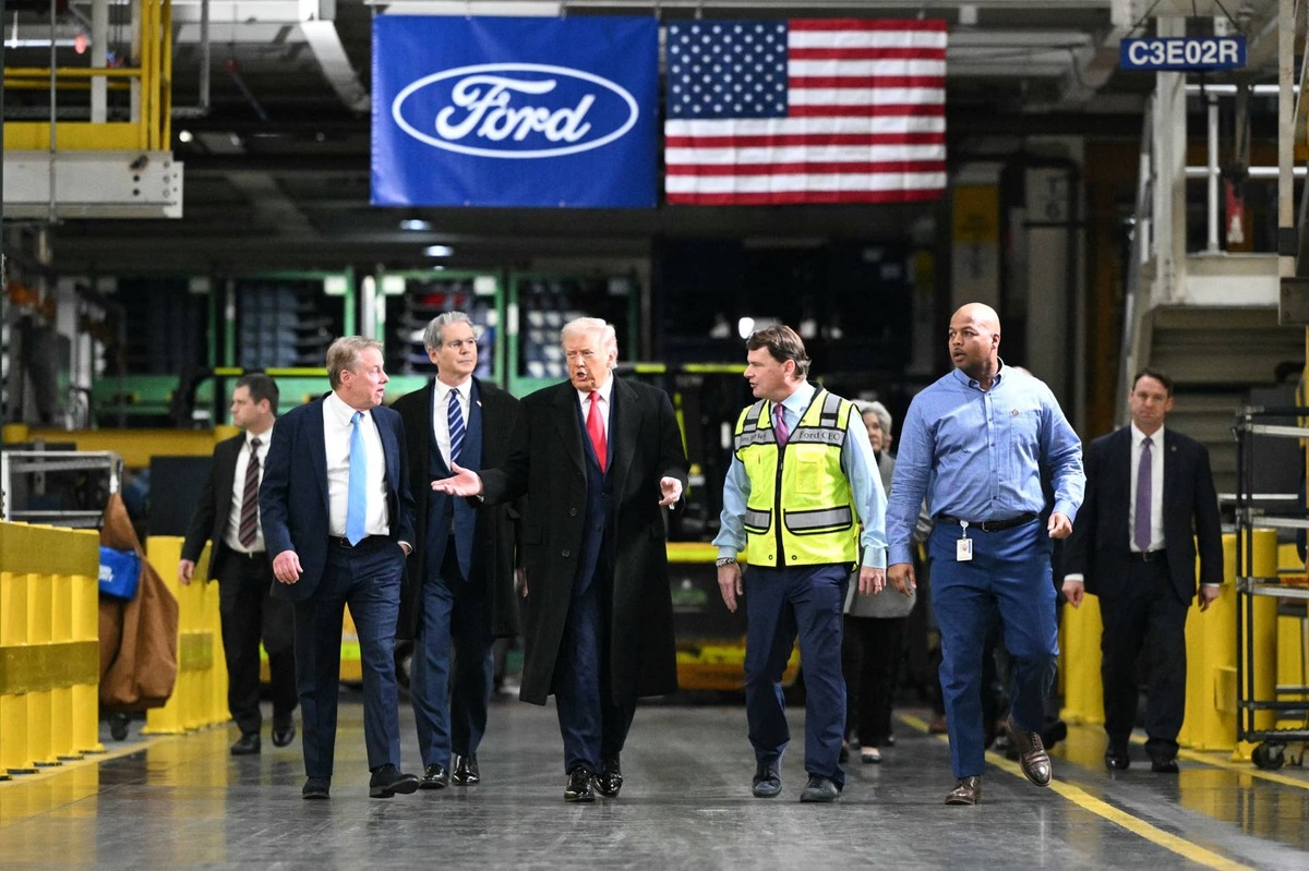  Jim Farley brings President Donald Trump along on one of his Gemba walks. 