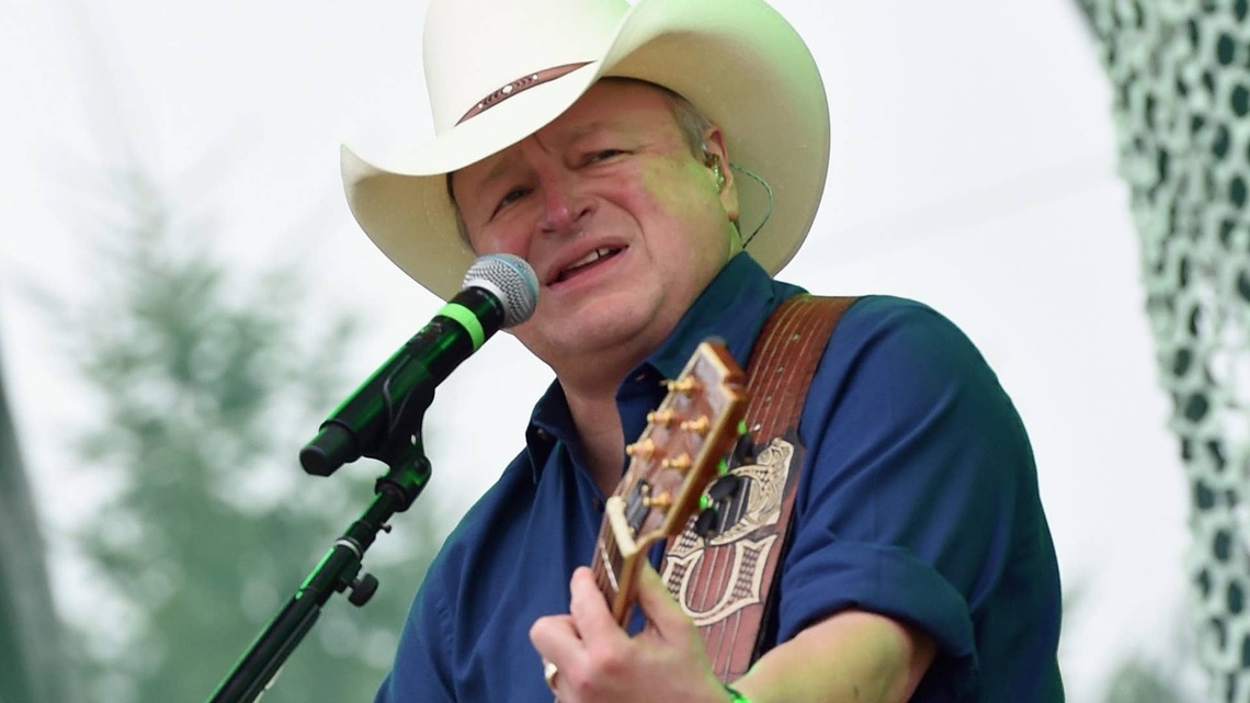 Mark Chesnutt Remembers Late Country Legend and Friend: ‘In a League of His Own' 