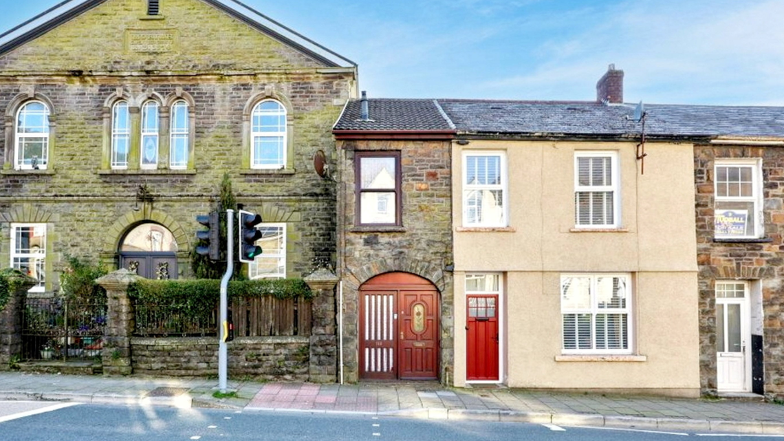 (Paul Fosh Auctions via SWNS). 