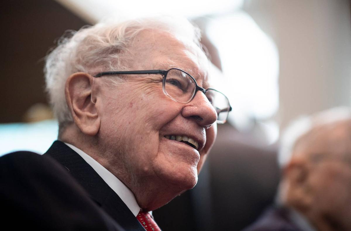  Warren Buffett attends Berkshire Hathaway's annual shareholders meeting in Omaha. 
