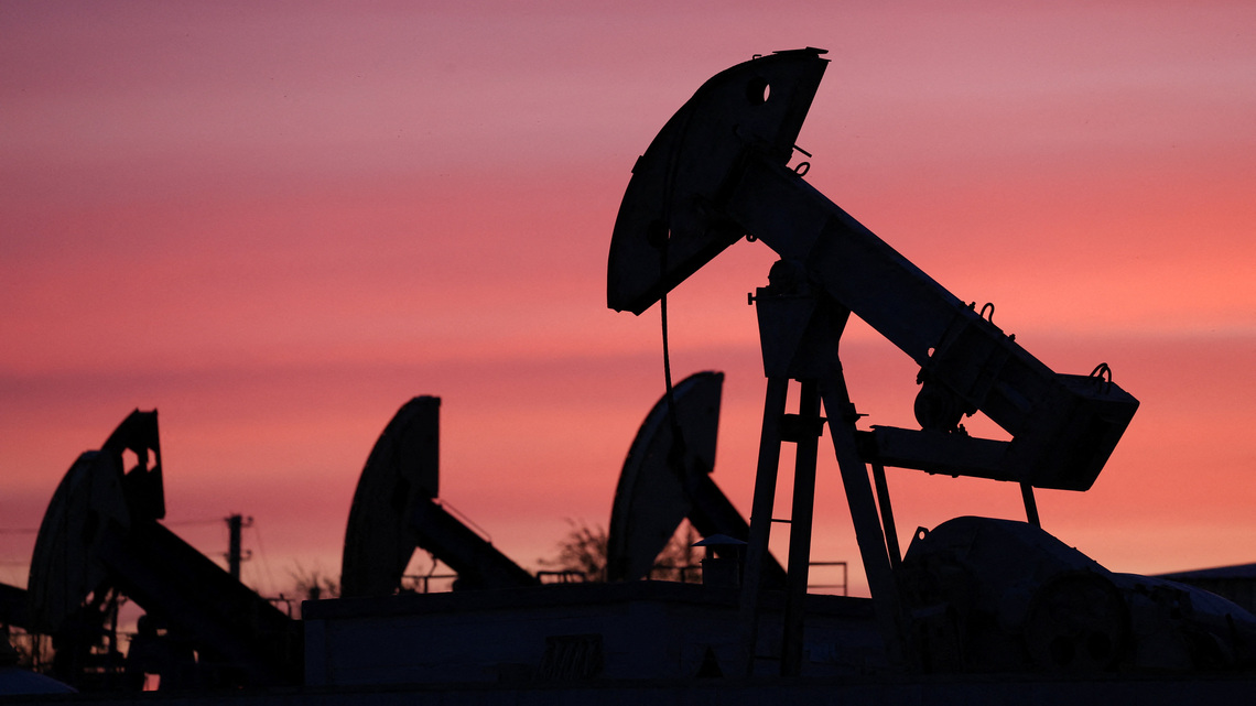 Oil prices extend losses as supply disruption fears ease 