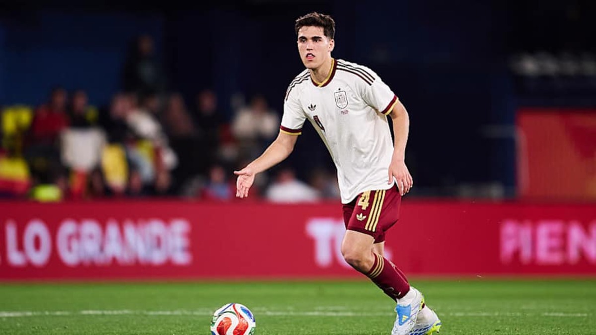  Pau Cubarsí is already a Spain starter. | Manuel Queimadelos/Quality Sport Images/Getty Images 