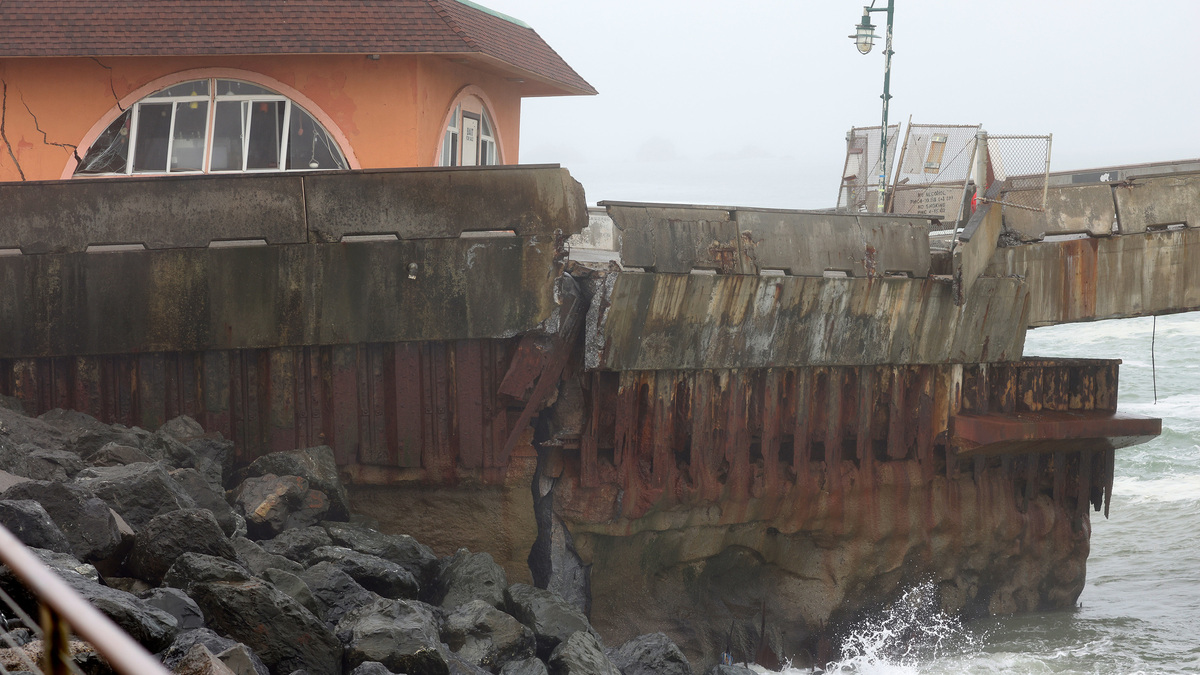 Damage to the Chit Chat Cafe and the entrance to the Pacifica Pier on Tuesday, June 9, 2026, in Pacifica, Calif. (Aric Crabb/Bay Area News Group/TNS)