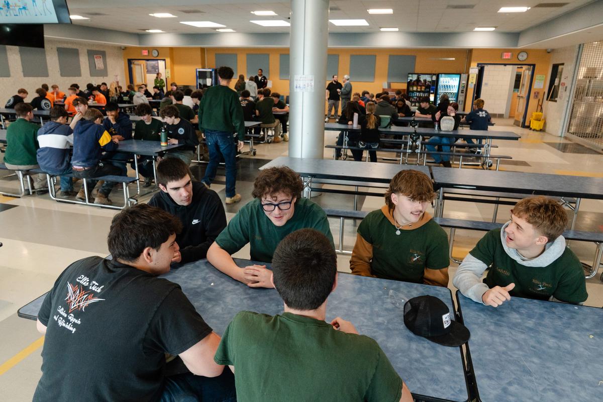  Julian Lawrence,16, (center) eats lunch with his classmates at Harvard H. Ellis Technical School in Danielson, CT. Credit: Sophie Park for The Hechinger Report