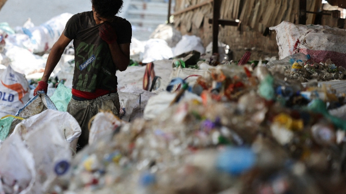 Dispute over recycling machines drags struggle over Cairo's trash into public view  