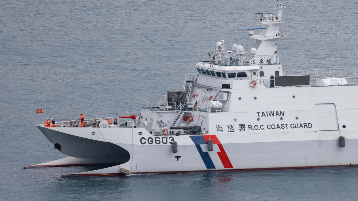 A Taiwan Coast Guard patrol vessel moves in Keelung, as China conducts "Justice Mission 2025" military drills around Taiwan, in Keelung, Taiwan, December 30, 2025. REUTERS/Ann Wang