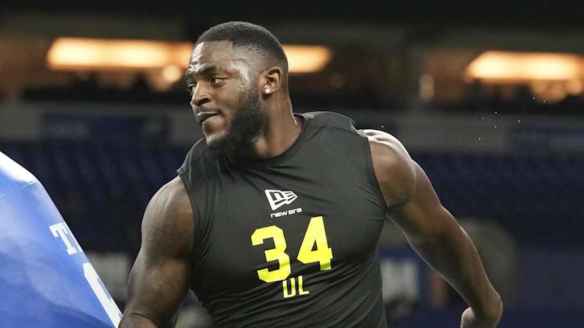  Feb 26, 2026; Indianapolis, IN, USA; Auburn defensive lineman Keyron Crawford (DL34) during the NFL Scouting Combine at Lucas Oil Stadium. Mandatory Credit: Kirby Lee-Imagn Images | Kirby Lee-Imagn Images 