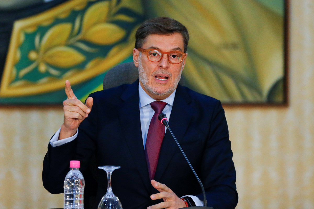 Venezuelan Foreign Minister Felix Plasencia gestures as he speaks during a news conference on the situation of the Embassy of Venezuela in Bolivia, at the Foreign Ministry office, in Caracas, Venezuela January 19, 2022. REUTERS/Leonardo Fernandez Viloria