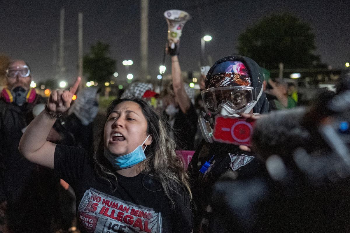 Protestor shout at Councilwoman Louise Scott-Rountree for holding a prayer circle during the mandated curfew instilled by Mayor Baraka, in Newark, New Jersey, U.S., June 1, 2026. REUTERS/David 'Dee' Delgado