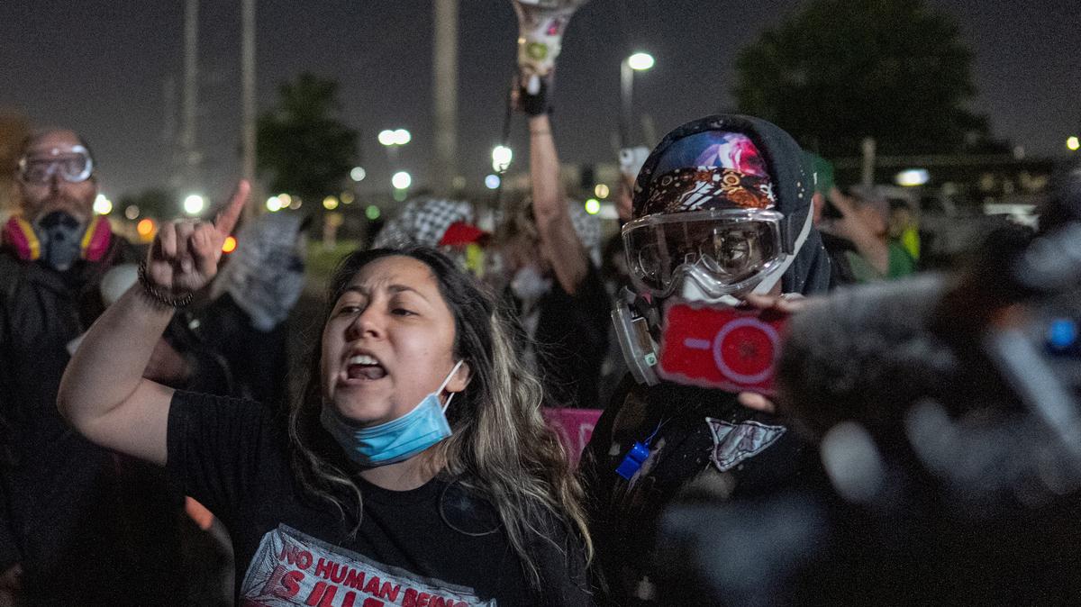 Protestor shout at Councilwoman Louise Scott-Rountree for holding a prayer circle during the mandated curfew instilled by Mayor Baraka, in Newark, New Jersey, U.S., June 1, 2026. REUTERS/David 'Dee' Delgado
