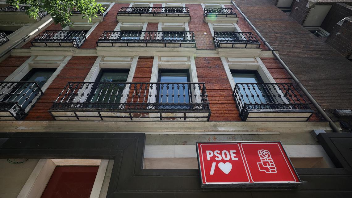 Factbox-The court cases plaguing Spain's ruling Socialist Party 