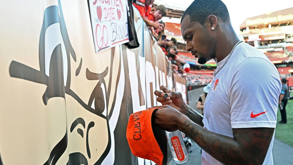 Al Michaels and Kirk Herbstreit Sanewashing Deshaun Watson's Past Was a Very Bad Look 