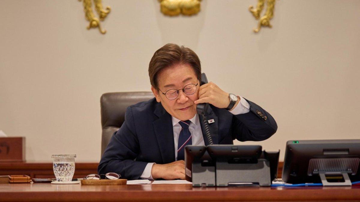 South Korean President Lee Jae-myung engaged in a phone discussion in his
presidential office. Photo by Yonhap / EPA