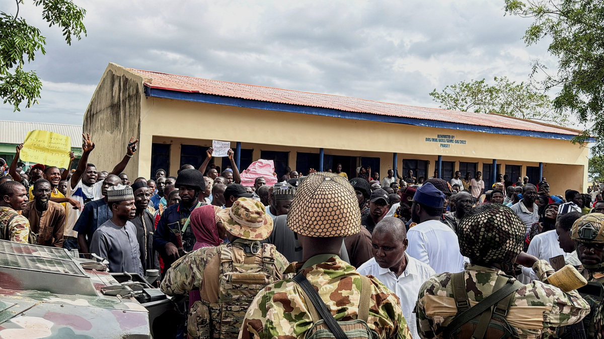 Parents arrive at a school accompanied by Nigerian soldiers a day after gunmen stormed Government Day Secondary School and abducted students during exams, in Lassa, Borno State, Nigeria, June 30, 2026. Picture taken with a mobile phone. REUTERS/Umaru Kirawa