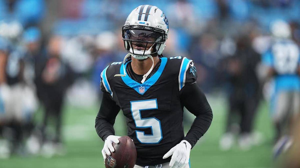  Former Carolina Panthers running back Rico Dowdle (5) warms up before the game against the Seattle Seahawks at Bank of America Stadium. | Jim Dedmon-Imagn Images 