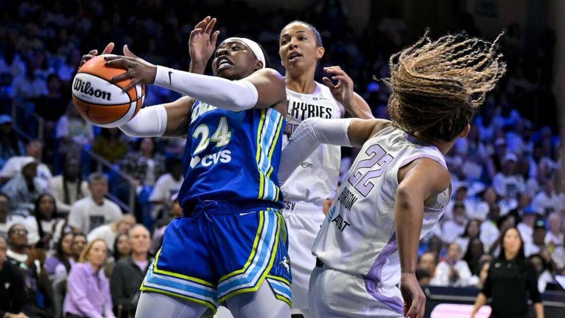 Arike Ogunbowale nets playoff-record 46 points as Wings force Game 3 vs. Valkyries 