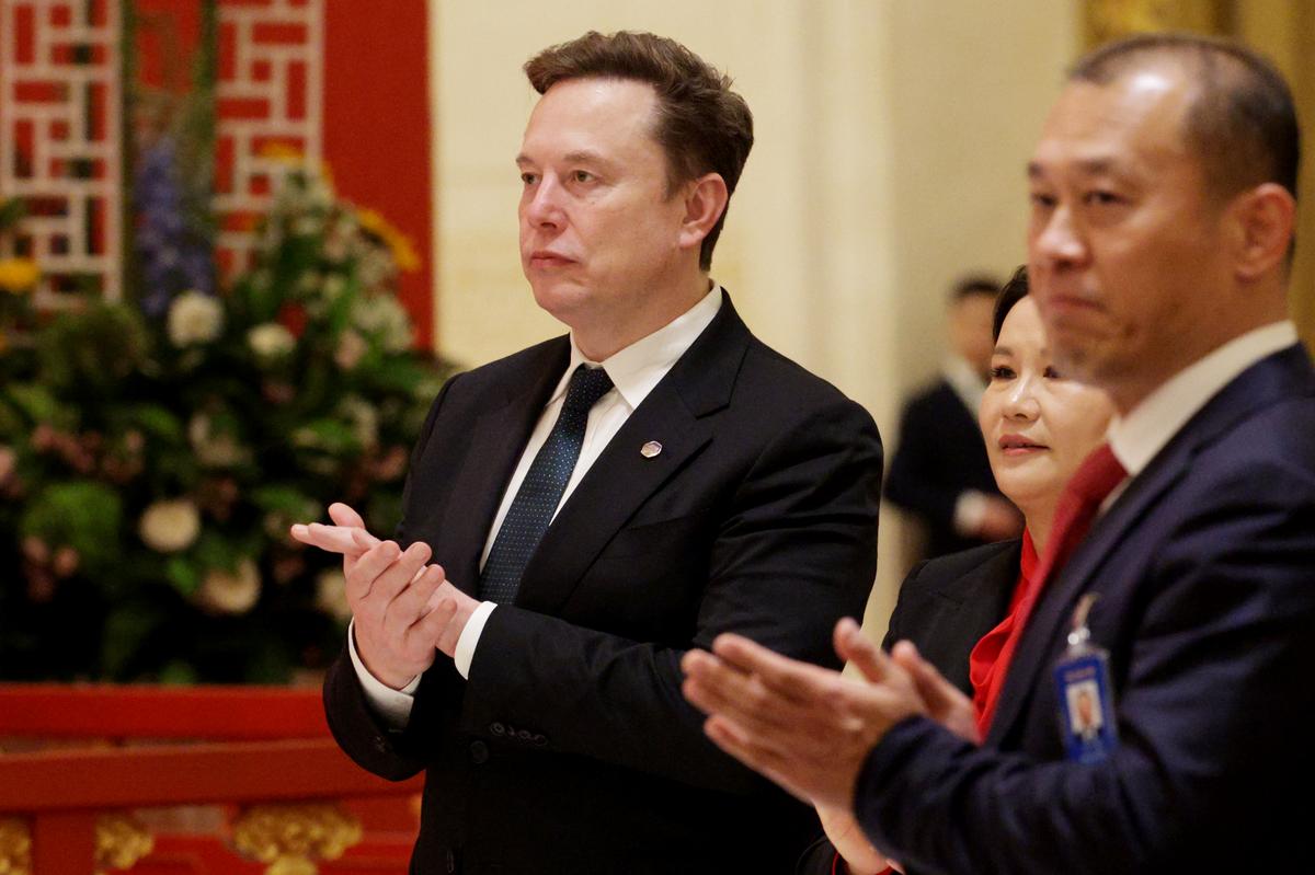  Tesla CEO Elon Musk applauds during a state banquet hosted by Chinese President Xi Jinping at the Great Hall of the People on May 14, 2026, in Beijing, China. 