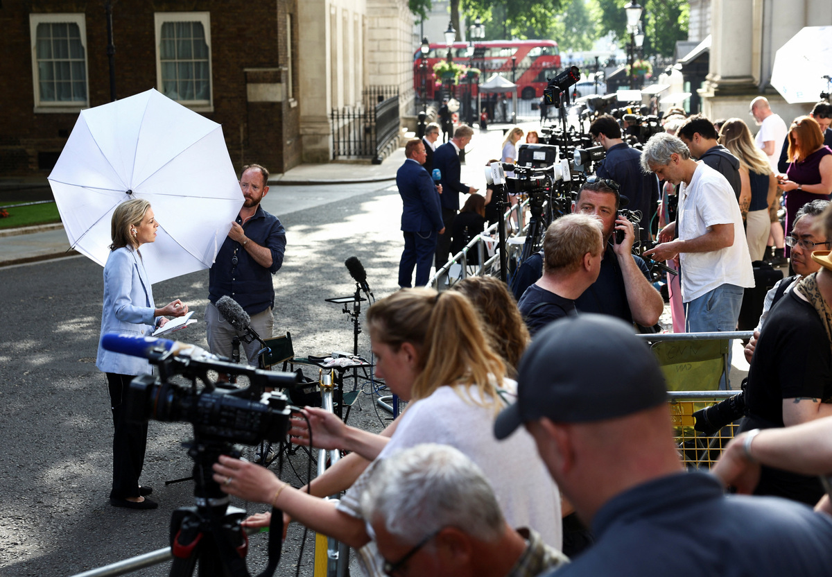 Members of the media wait outside 10 Downing Street as British Prime Minister Keir Starmer may speak, following Andy Burnham's decisive victory last week in the Makerfield by-election, in London, Britain, June 22, 2026. REUTERS/Toby Shepheard