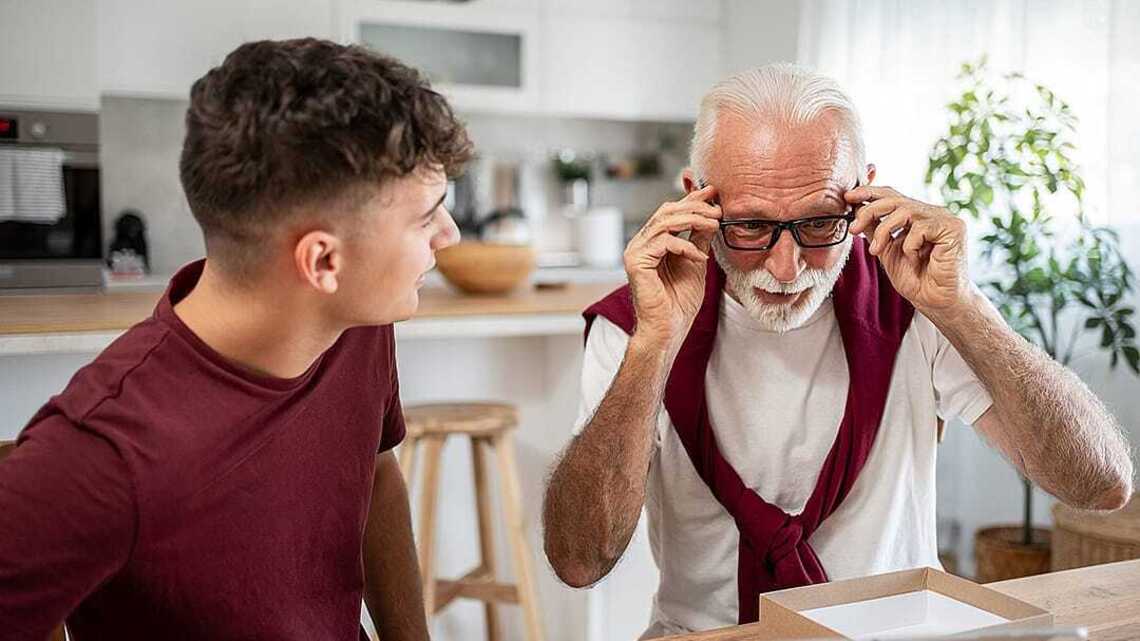 How to adjust to new eyeglasses 