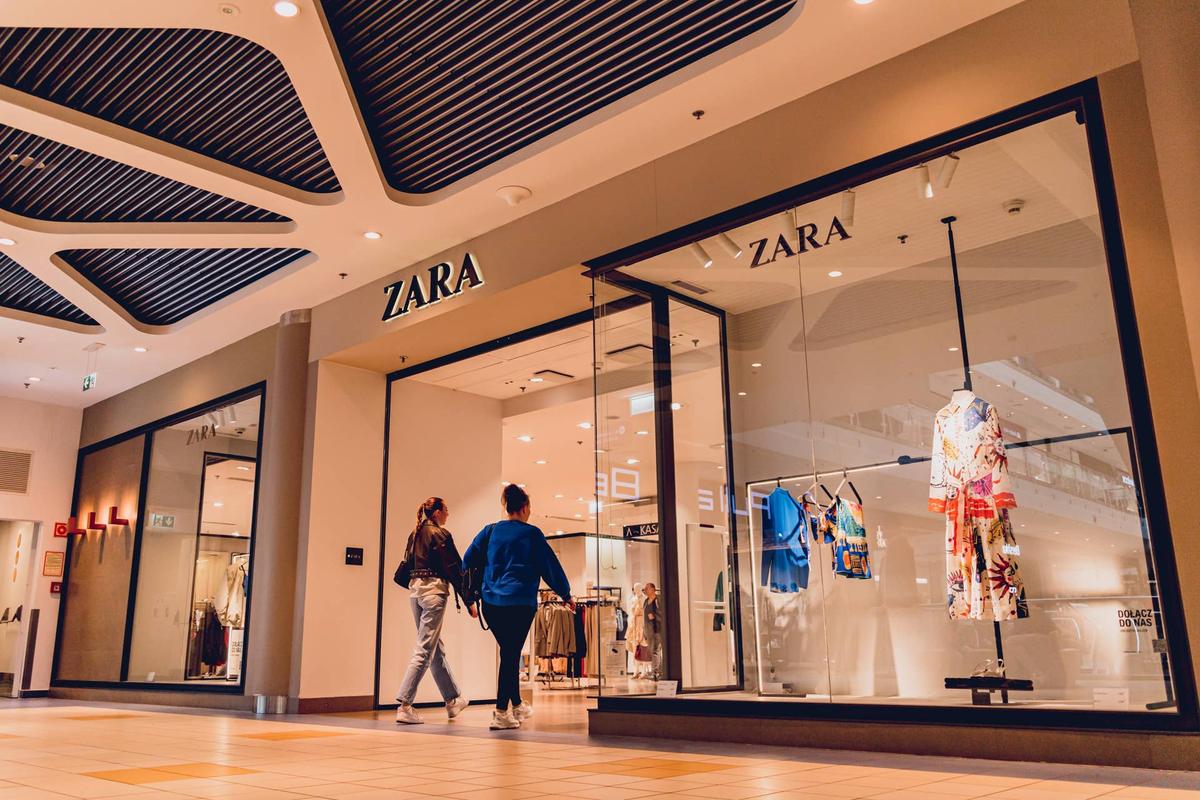  Inditex closes 106 stores across multiple brands despite sales growth. 