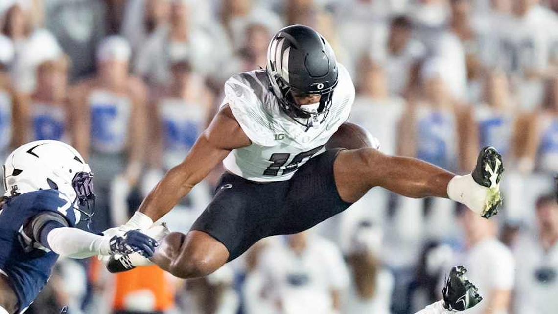  Oregon tight end Kenyon Sadiq hurdles over Penn State cornerback Audavion Collins as the Oregon Ducks face the Penn State Nittany Lions on Sept. 27, 2025, at Beaver Stadium in University Park, Pennsylvania. | Ben Lonergan/The Register-Guard / USA TODAY NETWORK via Imagn Images 