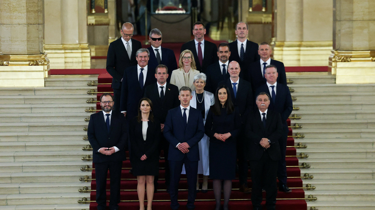 FILE PHOTO: Hungarian Prime Minister Peter Magyar and new members of government, Finance Minister Andras Karman, Minister of Regional and Rural Development Viktoria Lorinc, Foreign Minister Anita Orban, Minister for the Living Environment Laszlo Gajdos, PM's Chief of Staff Balint Ruff, Children and Education Minister Judit Lannert, Science and Technology Minister Zoltan Tanacs, Interior Minister Posfai Gabor, Economy and Energy Affairs Minister Istvan Kapitany, Justice Minister Marta Gorog, Agriculture and Food Minister Szabolcs Bona, Defence Minister Romulusz Ruszin-Szendi, Social Relations and Culture Minister Zoltan Tarr, Social and Family Affairs Minister Vilmos Katai-Nemeth,  Minister of Transport and Investment David Vitezy and Health Minister Zsolt Hegedus, pose for a family photo in the Parliament, in Budapest, Hungary, May 12, 2026. REUTERS/Bernadett Szabo/File photo