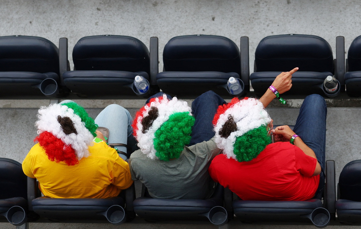 Soccer Football - FIFA World Cup 2026 - Group G - Iran v New Zealand - Los Angeles Stadium, Inglewood, California, U.S. - June 15, 2026 Iran fans inside the stadium before the match REUTERS/Lisi Niesner