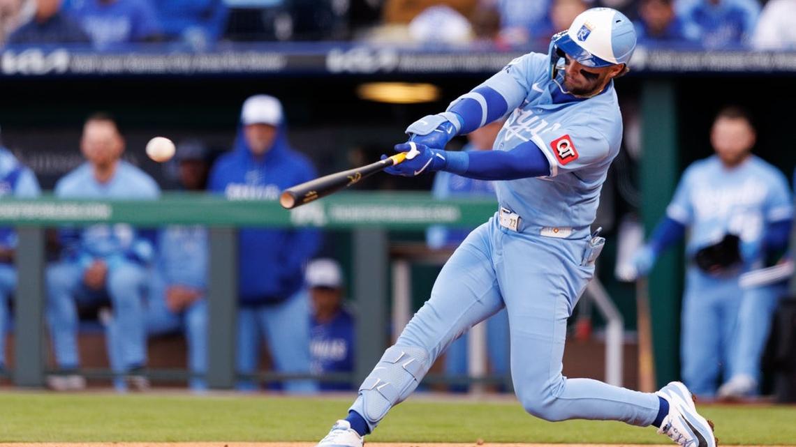 Royals' big inning earns doubleheader split vs. Brewers