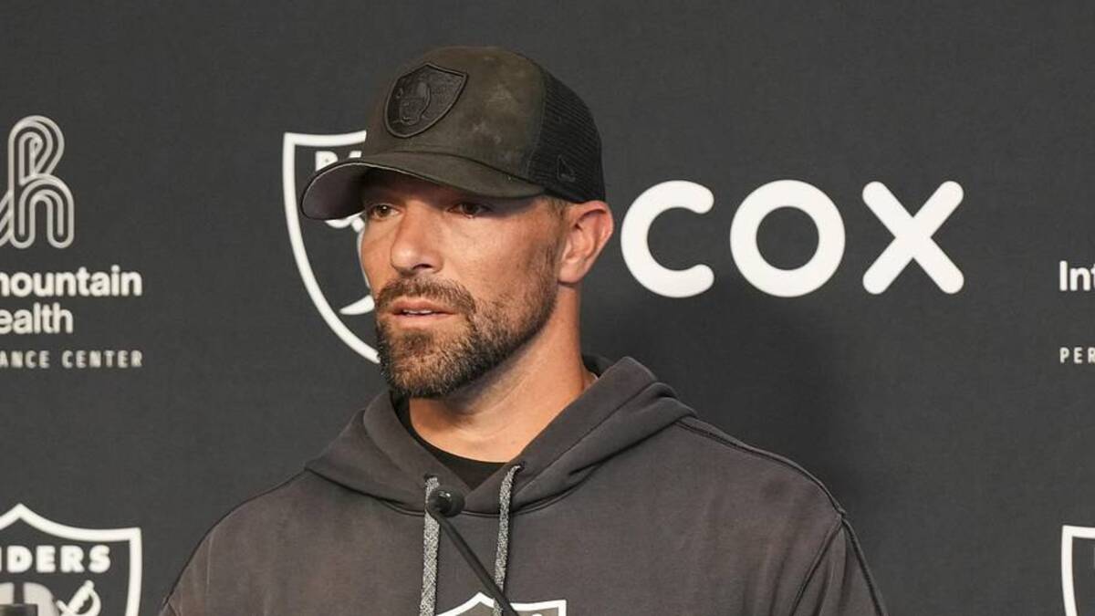  Jun 3, 2026; Henderson, NV, USA; Las Vegas Raiders defensive coordinator Rob Leonard speaks during a news conference during organized team activities at Intermountain Health Performance Center. Mandatory Credit: Candice Ward-Imagn Images | Candice Ward-Imagn Images 