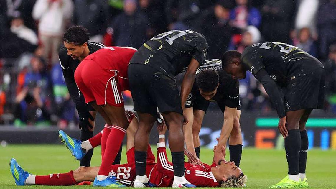  It looked a bad one for Hugo Ekitiké. | Catherine Ivill/AMA/Getty Images 