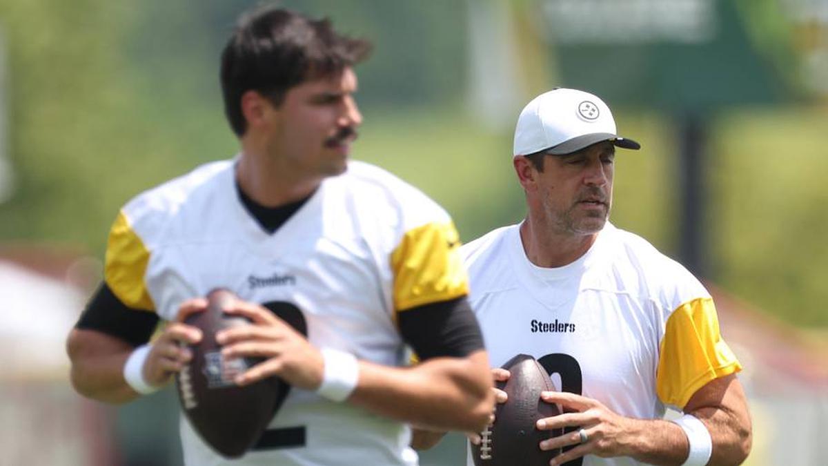  Aaron Rodgers re-signed with the Steelers on Monday. | Charles LeClaire-Imagn Images 