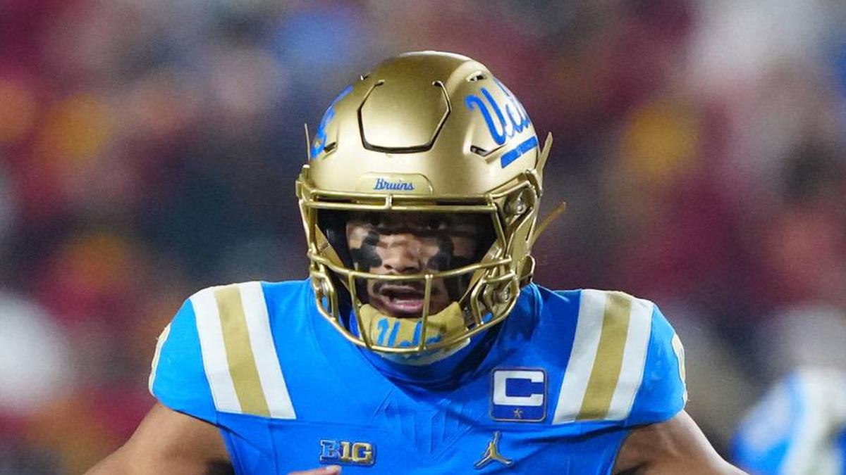  Nov 29, 2025; Los Angeles, California, USA; UCLA Bruins quarterback Nico Iamaleava (9) carries the ball against the Southern California Trojans in the first half at United Airlines Field at Los Angeles Memorial Coliseum. Mandatory Credit: Kirby Lee-Imagn Images | Kirby Lee-Imagn Images 