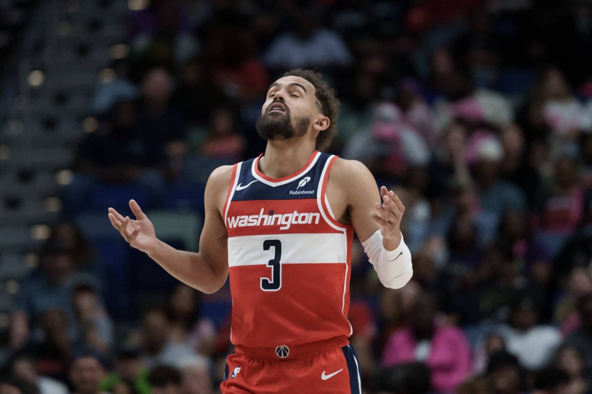  Trae Young remains productive, but surrounding roster uncertainty complicates expectations for premium fantasy draft value entering 2026-27. © Matthew Hinton-Imagn Images