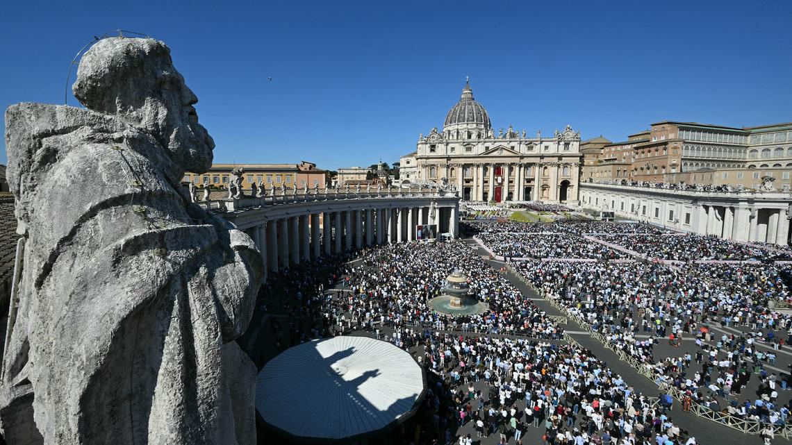 Pope condemns war, calls for peace in 'Urbi et Orbi' Easter blessing 