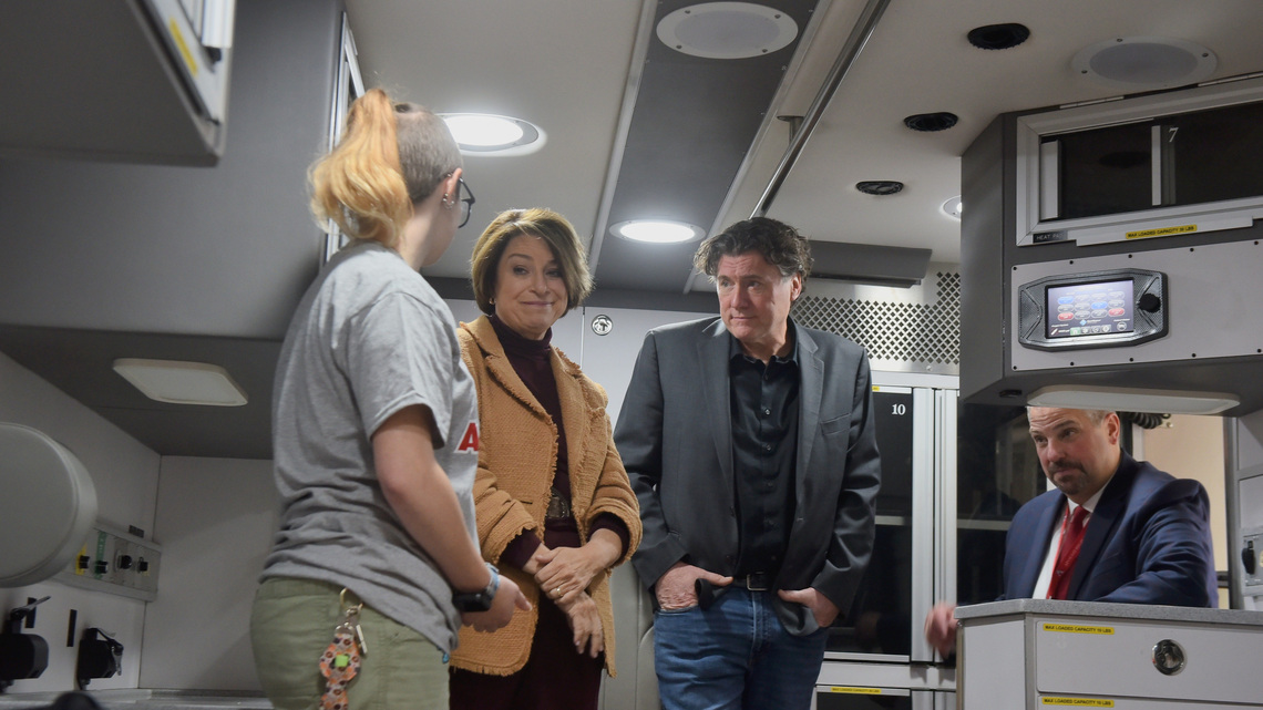 Klobuchar tours Apollo High School's new EMT training facility 