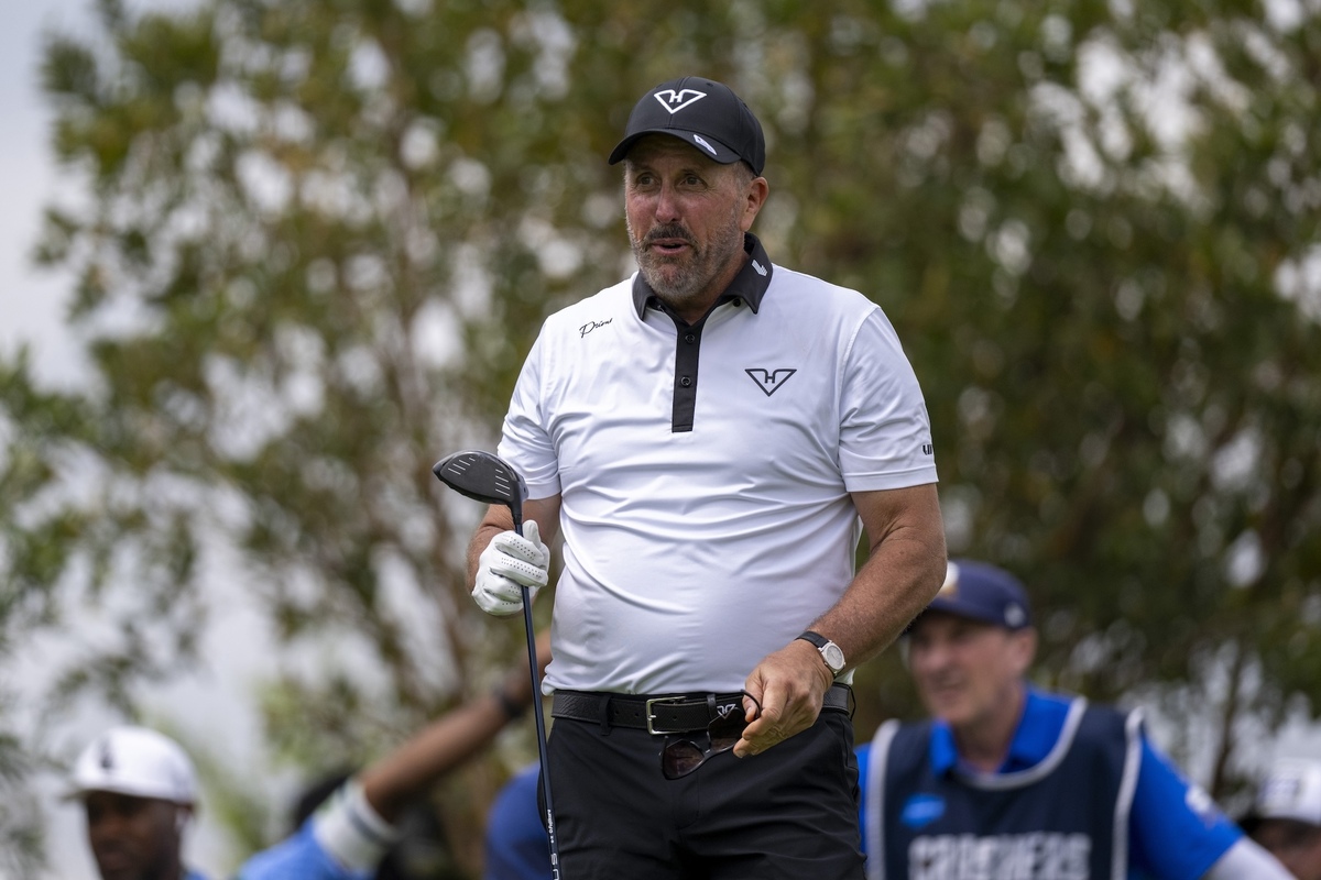  JOHANNESBURG, SOUTH AFRICA – MARCH 20: Phil Mickelson plays his shot from the fifth tee during day two of LIV Golf South Africa at The Club at Steyn City on March 20, 2026 in Johannesburg.Johan Rynners/Getty Images 