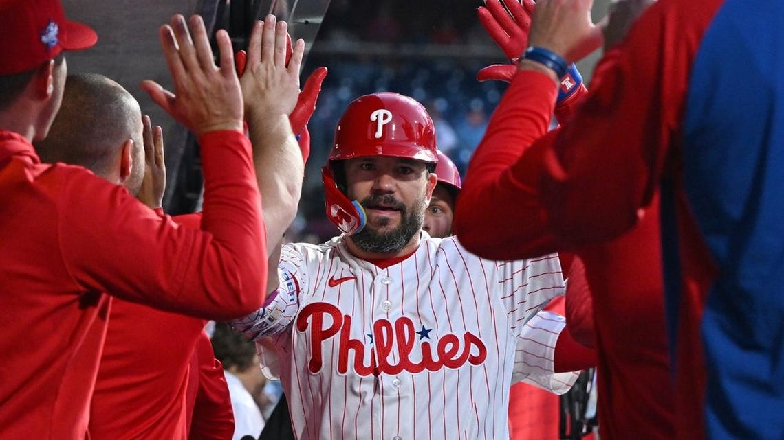 Kyle Schwarber blasts two homers as Phillies outslug Cubs  