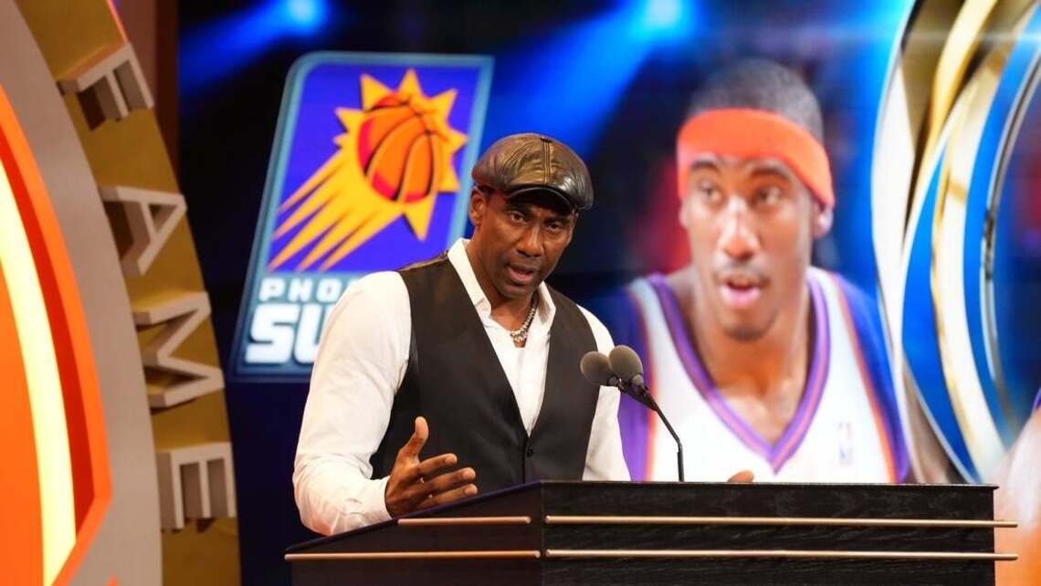 Amar'e Stoudemire goes from Miami Heat to Miami police officer 