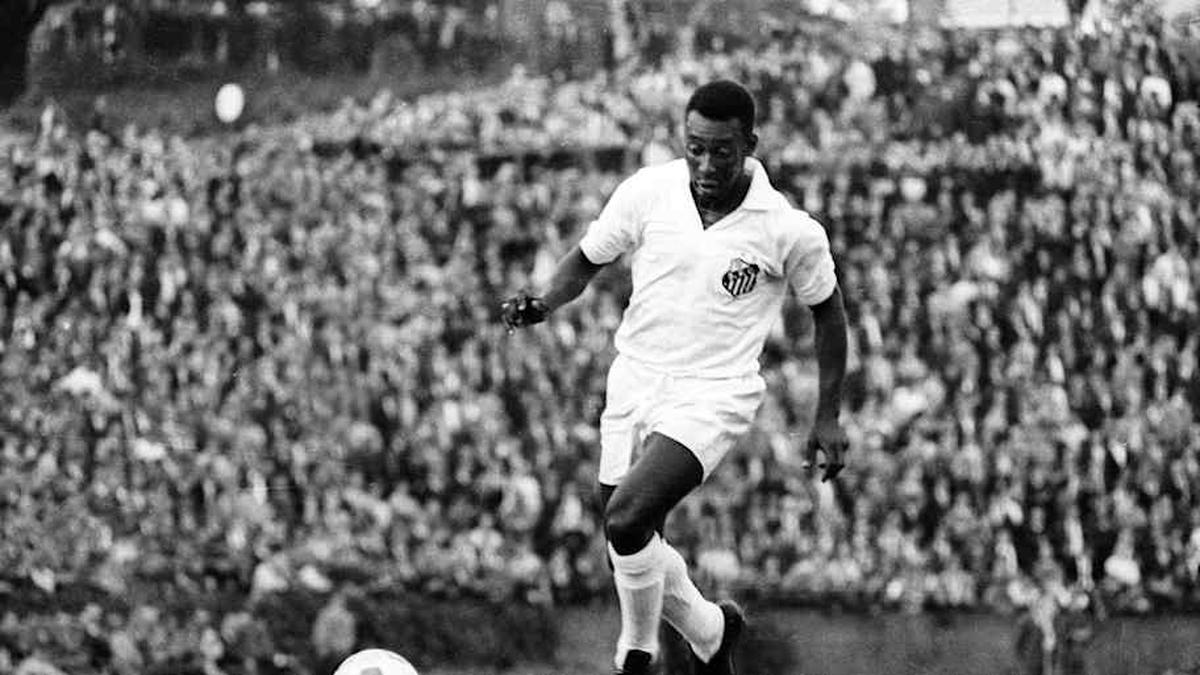  Pelé is a Santos legend. | IMAGO/Ferdi Hartung 