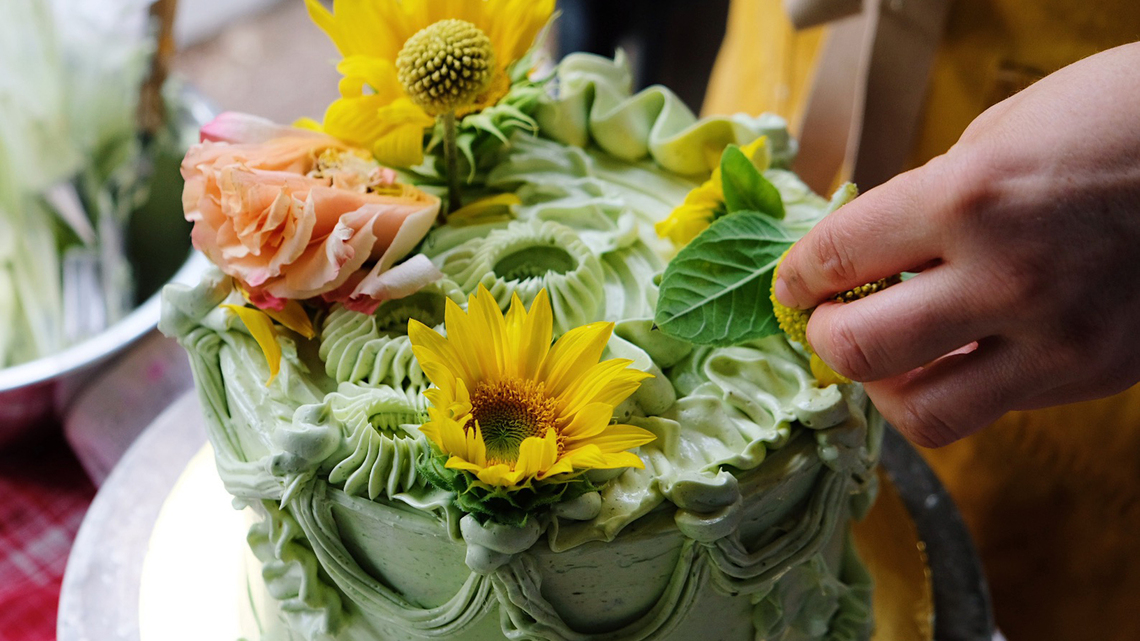 LA's on the cutting edge of cake. Here are 9 decorating tips from a buttercream queen