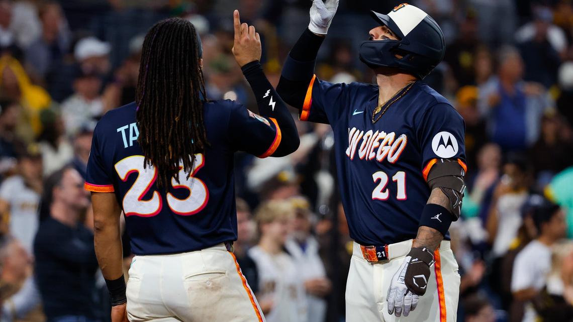 Padres go long for win against Athletics 