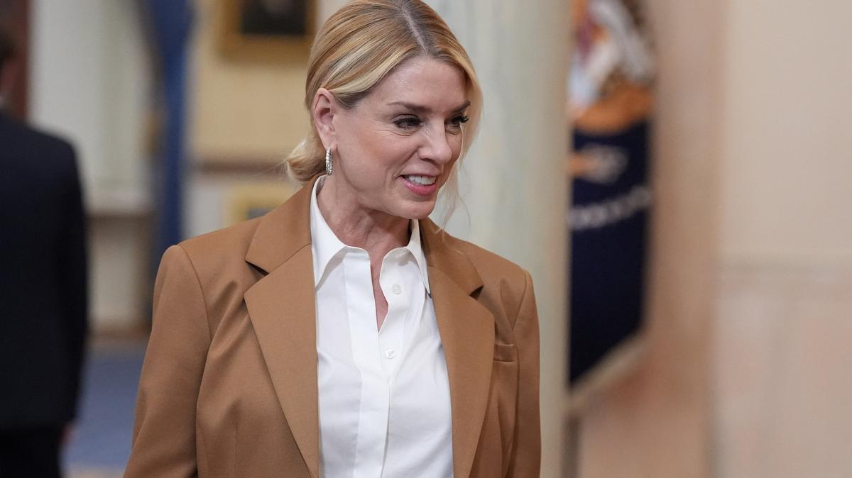 Attorney General Pam Bondi arrives in White House on Wednesday, April 1, 2026, in Washington.     Alex Brandon/Pool via REUTERS