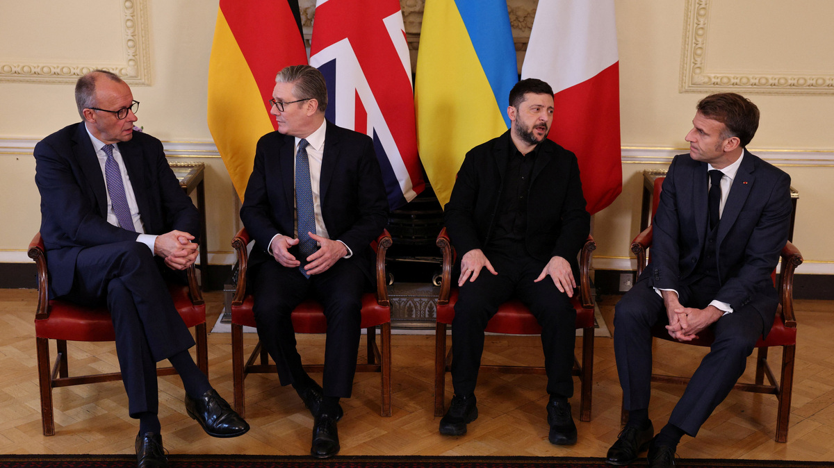 British Prime Minister Keir Starmer, Ukrainian President Volodymyr Zelenskiy, French President Emmanuel Macron, and German Chancellor Friedrich Merz meet at 10 Downing Street, in London, Britain, December 8, 2025.  ADRIAN DENNIS/Pool via REUTERS