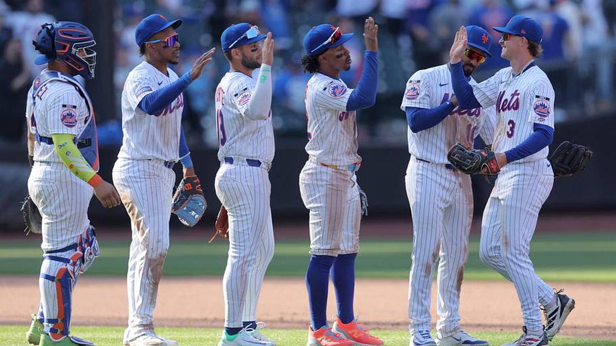  Mar 26, 2026; New York City, New York, USA; New York Mets right fielder Carson Benge (3) celebrates with second baseman Marcus Semien (10) and shortstop Francisco Lindor (12) and third baseman Bo Bichette (19) and first baseman Jorge Polanco (11) and catcher Francisco Alvarez (4) after defeating the Pittsburgh Pirates at Citi Field. | Brad Penner-Imagn Images 
