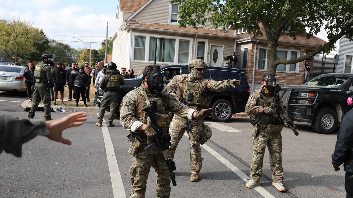 U.S. Border Patrol agents are confronted by community members in the 10500 block of South Avenue M on Oct. 14, 2025, in Chicago. (Terrence Antonio James/Chicago Tribune/TNS)