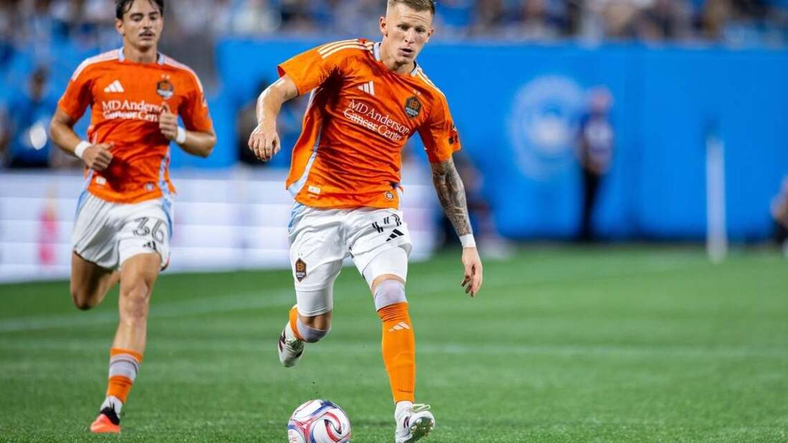 Rising Dynamo bid to take advantage of Quakes' slide 