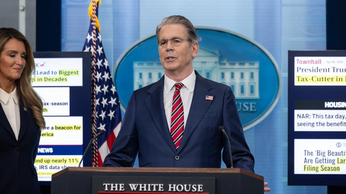 White House shrugs off shaky economy as war exceeds Trump's timeline